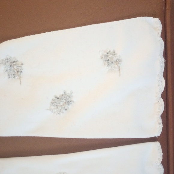 Vintage Van Raalte Formal White Nylon Beaded Gloves w/ Scalloped Cuffs.  Size 7 - Picture 2 of 4